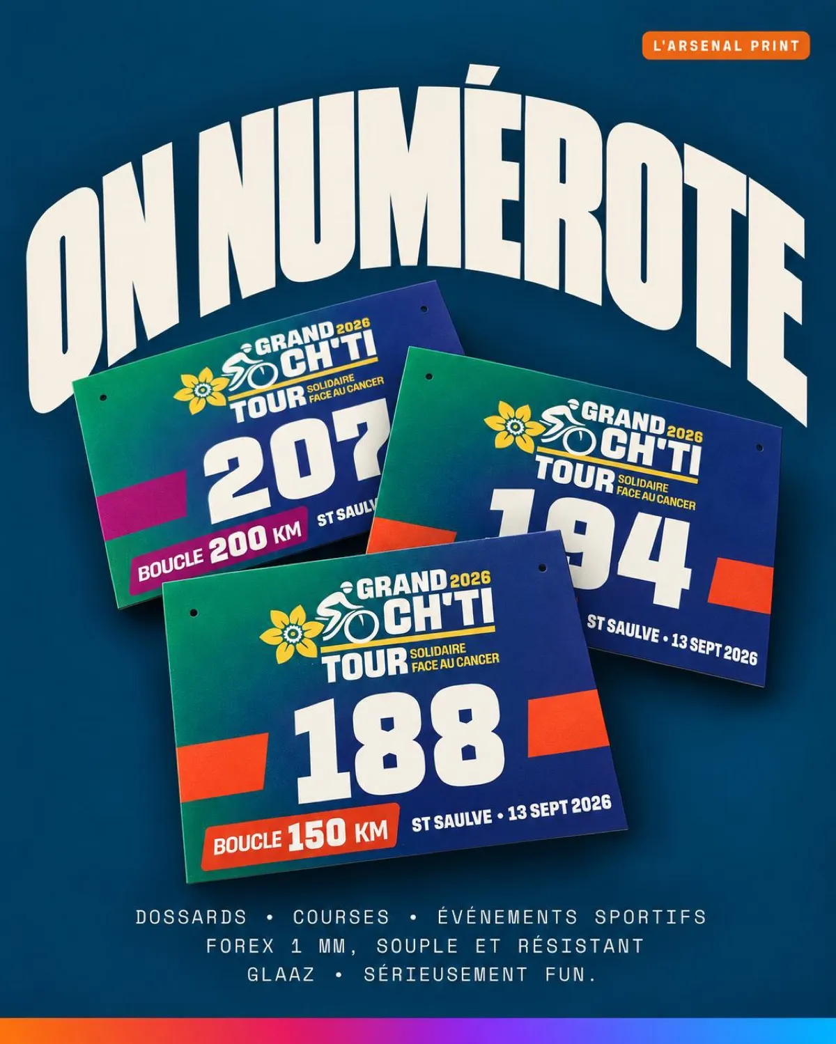 Trois plaques de cadre numérotées 207, 194 et 188 du Grand Ch'ti Tour 2026 à Saint-Saulve, avec un code couleur selon la boucle de 150 ou 200 km